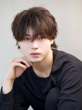 アルファ 新宿(alpha) フェザーパーマ/ブルーブラック/刈り上げセンターパート[新宿]