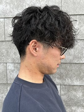 ヒュイル バイ ニアウ(Hwyl by Niau) メンズマッシュパーマ波巻スパイラルパーマニュアンスパーマ