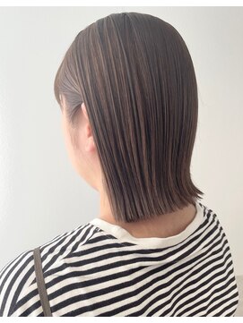 アールサロン アネックス 名駅(Rr SALON ANNEX) 赤みを抑えたベージュカラーに切りっぱなしボブ