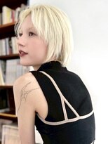 ベチカ(vetica) ホワイトブロンドショート