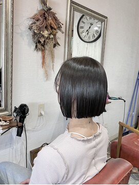 ヘアメイク アンフィ(amphi) 暗髪グレージュ × 切りっぱなしミニボブ..~*＊.