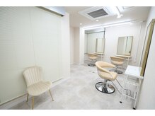 グレーとベージュを基調とした洗練・上品さを演出しました