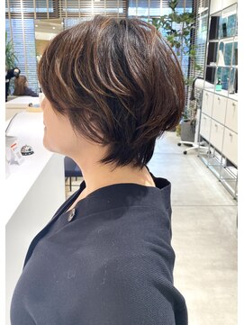 ステア ケース(stair case) 大人ショート/ショートボブ/白髪ぼかしハイライト/銀座/武蔵小杉