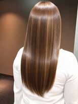 ウイバイファースト(u'i by first) 思わず触れたくなる、ツヤ感たっぷりの美髪ロング