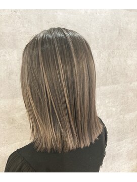 オリ(‘Oli) バレイヤージュ/グレージュ