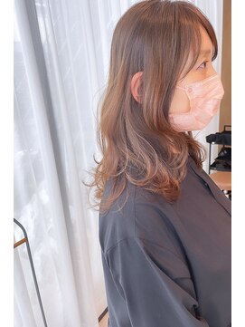 ティル(till) 【till_emi】ヌーディーベージュにやわらかレイヤー