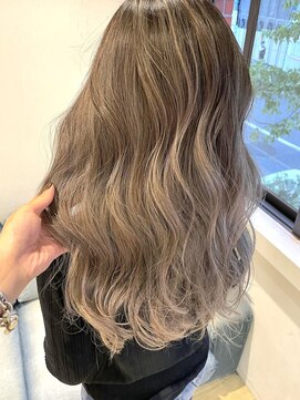 ラフ 新宿(Laff) 新宿 バレイヤージュ グレーベージュ ハイライト ロングレイヤー