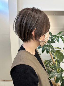 ヨロ 小岩(YOLO) レイヤーカットハイライトショートヘアイルミナカラーオージュア