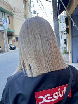 ロナバイソル(lona by SoL) 切りっぱなしボブカット/ベージュ