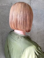 セル(CELL)&nbsp;ホワイトベージュ　ぱつっとボブ　丸みショートボブ