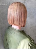 ホワイトベージュ ぱつっとボブ 丸みショートボブ