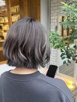 ノエル(noele)&nbsp;切りっぱなしボブ ブリーチあり グレージュカラー