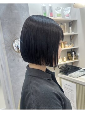 ポジ(poji) ボブ　ミルクティーベージュ　艶髪　髪質改善カラー　ショート