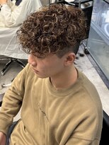 イーラ(era) 茶髪メッシュスペインカール平巻きスパイラルパーマ