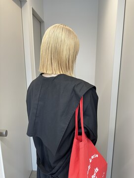 グリ(GRIS) 前頭ブリーチ/ブロンドベージュ/超高濃度水素ケアカラー/金沢