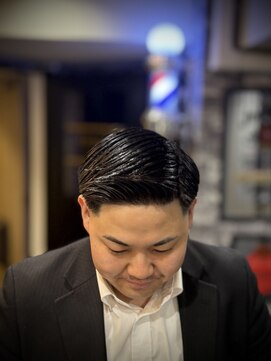 プラウド(PROUD) サイドパート バーバースタイル フェードカット メンズカット