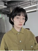 メガネも似合う黒髪ショートヘア