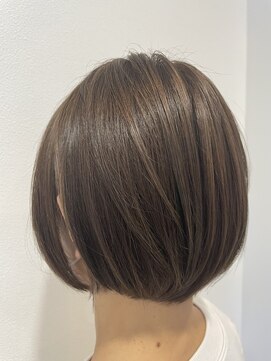 ラララ(LaLaLa) ゆるカーブの前下がりショート