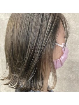 モア(more) 【彦根】イヤリングカラー アッシュ×ベージュ