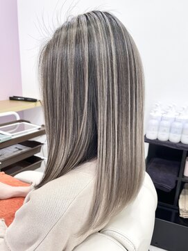 ドレ(DORE) ホワイトグレージュ【バレイヤージュ、ロング】