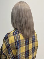 プラス ファースト ヘア(Plus 1st)&nbsp;レイヤーカット×ホワイトミルクティーベージュ