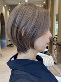 青山白髪ぼかしハイライトマッシュショートボブアッシュ40代