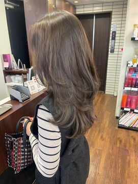 レイラバイアフロート 吉祥寺(Lila by afloat) レイヤーカット／顔まわりレイヤー／くびれミディアムレイヤー