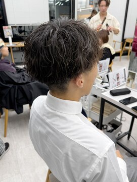 ビューナゴヤ 名駅(VIEW NAGOYA) メンズ/サーフカール/刈り上げセンターパート/波巻きツイスパ