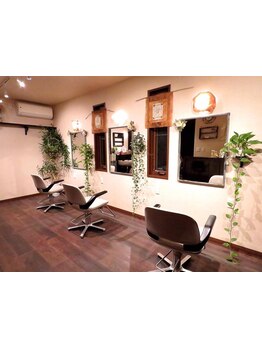 住宅街にひっそり…♪たくさんの緑とお花に囲まれた心やすらぐかくれんぼサロン＊