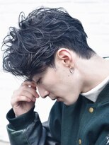 バイフィフス 原宿/表参道(by fifth)&nbsp;センターパートスパイラルパーマツーブロック刈り上げメンズヘア