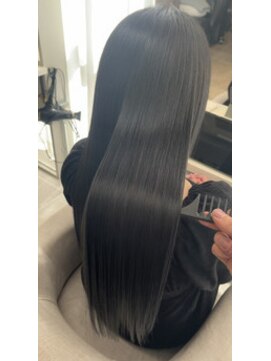 アラナ 薬院(alana) 髪質改善ストレート《乾かすだけでキマる》