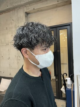 モーブ(MAUVE) ツイストスパイラルパーマメンズマッシュツーブロック刈り上げ