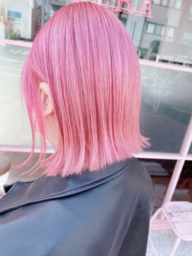 イルウィ(irwi) 【ブリーチ】切りっぱなしボブ　ピンクベージュカラー