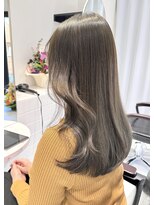 ルル(loulou)&nbsp;lolulouルル　ブリーチなし　人気透明感オリーブグレージュ薬院