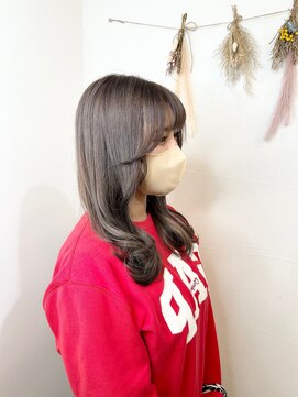 トリニティ 本厚木(trinity) 《佐藤遥》ケアブリーチ　アイスグレージュ
