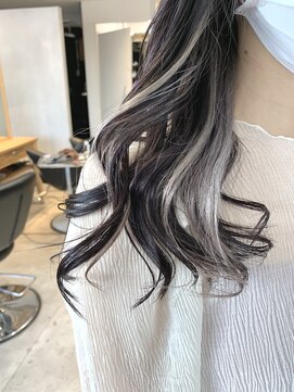 イリ 心斎橋(ili) シルバーカラー