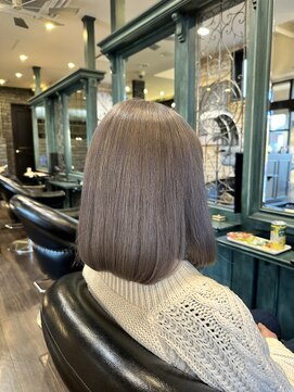 モナン 海老名(Monan) シルバーグレーヘアー/ナチュラルボブ/内巻きボブ/ワンカール