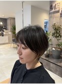 イヤリングカラーでアクセント☆くびれショート