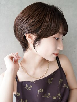 カライング(ing) 大人可愛い20代30代40代黒髪前下がりひし形小顔ボブ丸みショート