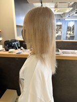 派手髪・ハイトーンカラー・デザインカラー・ブリーチ専門美容室&nbsp;ミルクティーカラーホワイトミルクティーミルクティーベージュ
