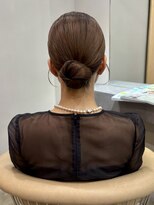 スート(suit.)&nbsp;シンプルシニヨンスタイル