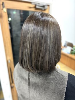 ソラナ(Solana)の写真/白髪は「隠す」から「生かす」へ◎ハイライトでおしゃれを楽しむ大人女性のカラー。
