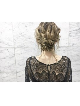 ティル(till) 【till_emi】ルーズおだんごアレンジ