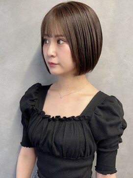 アイユー(ii+U) グレーベージュ　ブルーグレージュ　ぱっつんバング