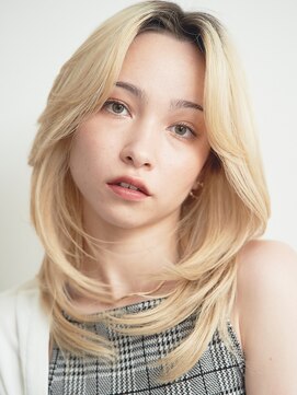 ルクスドレ 新宿(Luxe doree') ★レイヤーカット/フェザーバング/ハイトーンカラー［新宿駅］