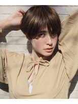 ホイ(HOI)&nbsp;ハイライトとマッシュショート