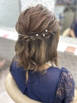 サクララ(Sakura la)&nbsp;ハーフアップ/ふわふわ/タイト/外ハネ/お呼ばれヘア/参列ヘア