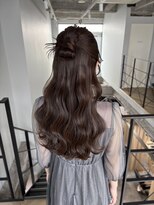 大人可愛い◎グレージュ上品ハーフアップウェーブヘアカチモリ
