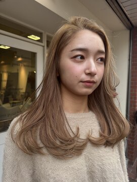 アウリンコ(aurinco) ツヤ感のあるベージュでうるおいのあるスタイルに