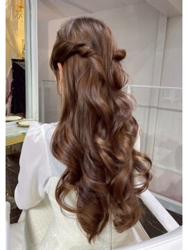 イェンホン 艶紅(Yan Hong 艶紅) 【#新宿美容室#ワンホンメイク#羽エクステ#ヘアアレンジ】